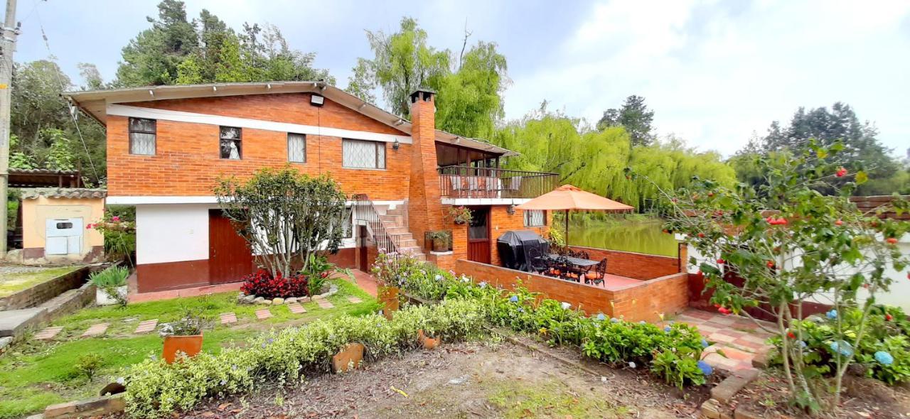 Hacienda Moncora Cabana Lago P 1 El Rosal Bagian luar foto